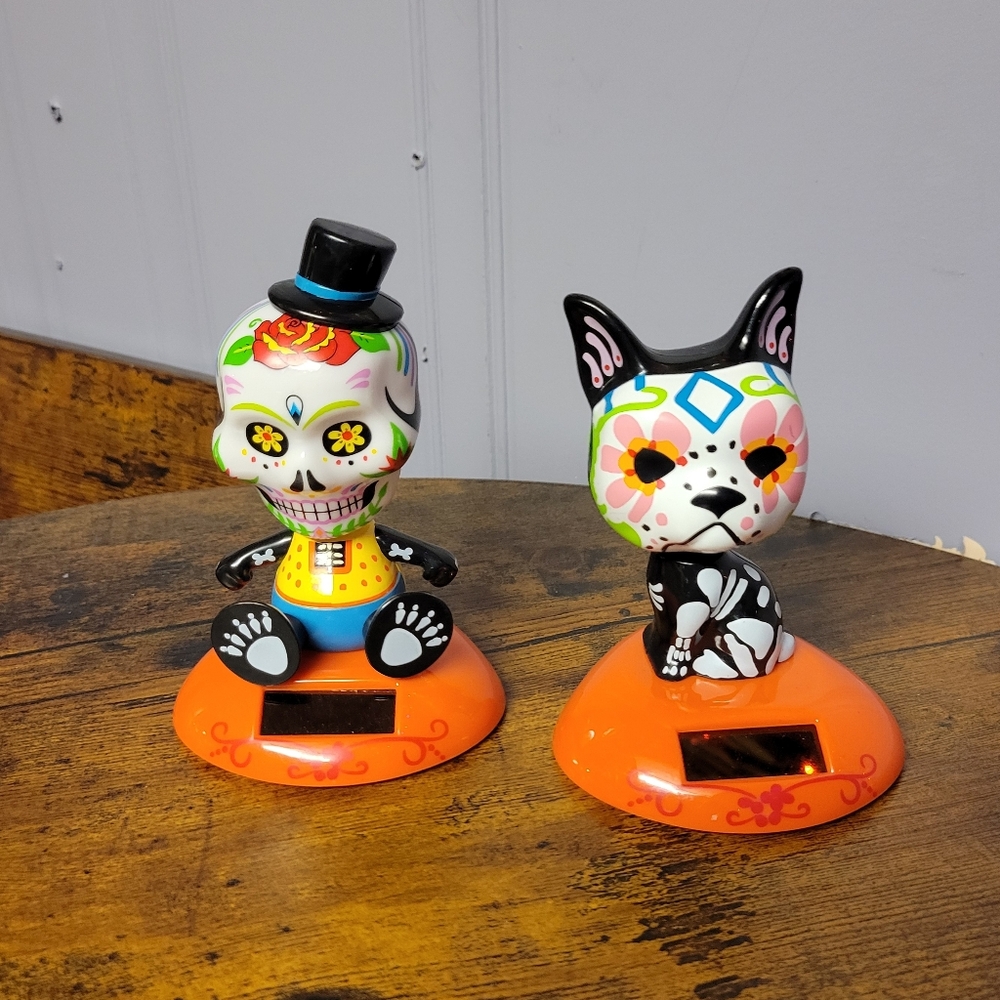 Lot of 2 Day of the Dead Solar bobblehead Figurines
